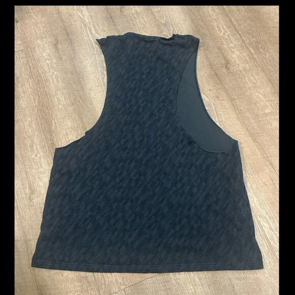 Gymshark Cut off tank Size XL - Picture 2 of 8